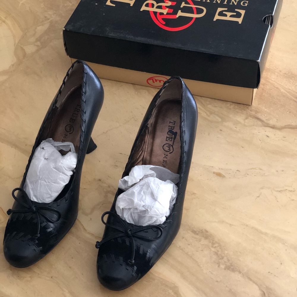 True Meaning Silky Suede Black Heels - Sz 6.5